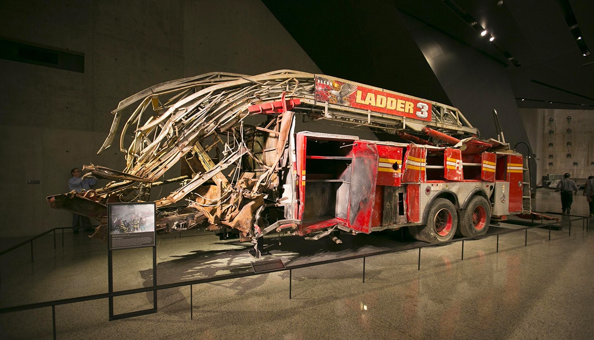 musee-11-septembre-NYC-camion-pompier-brule
