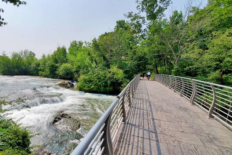 Pont entre three sister island